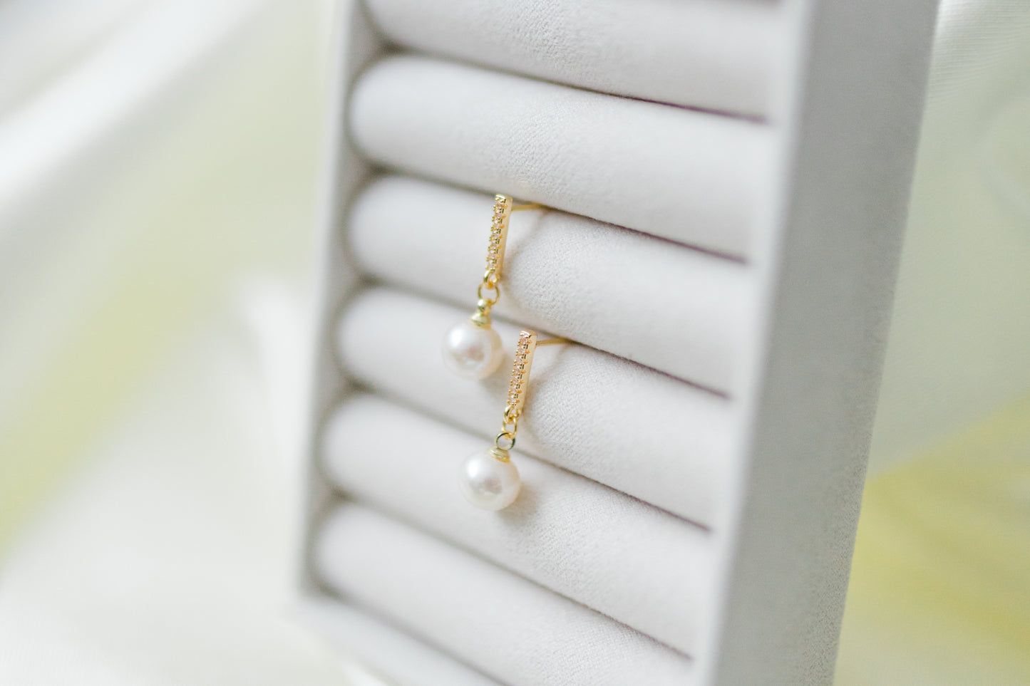 Minimal Pearl Elegance Earring