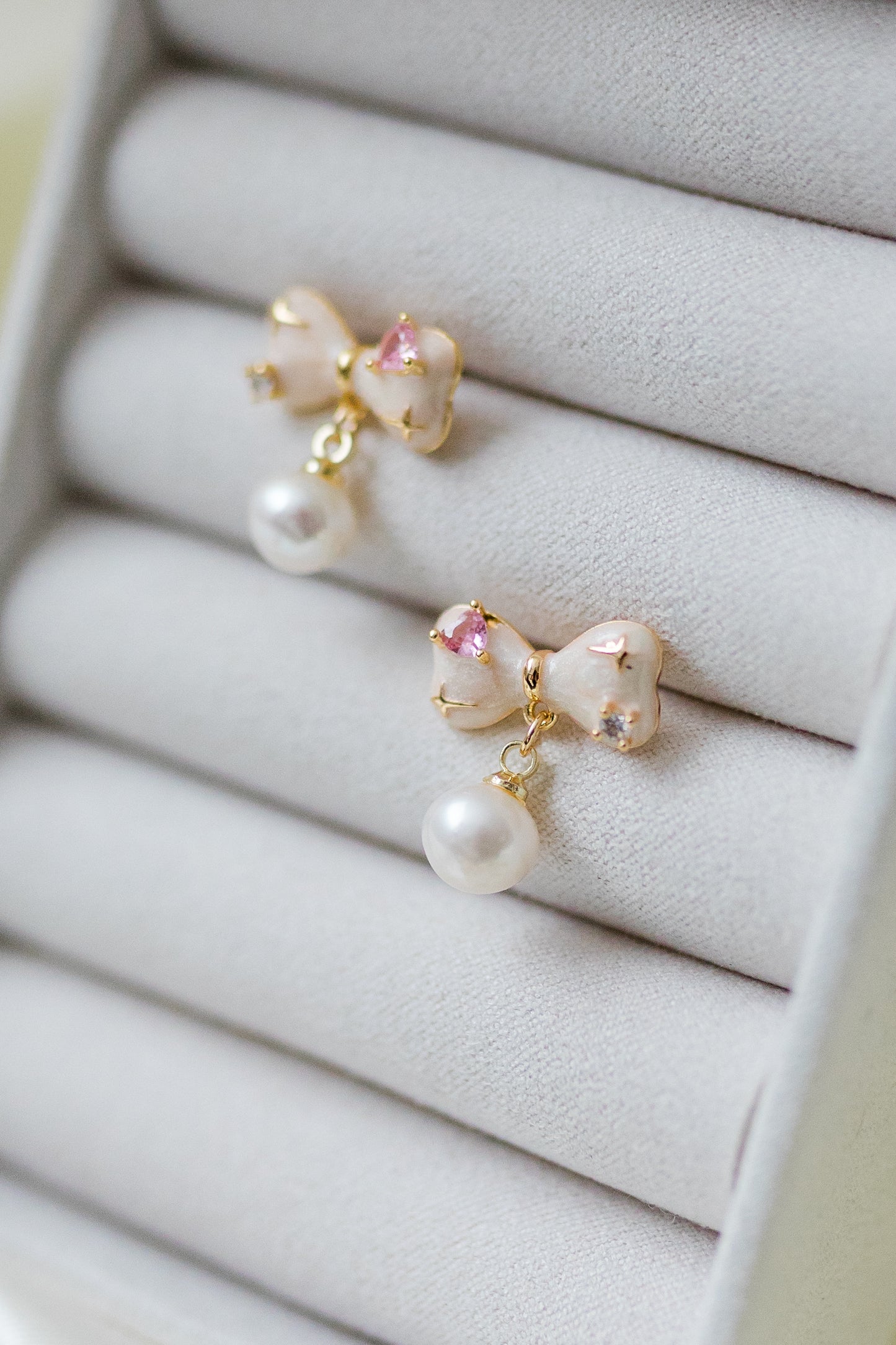 Blush Bow Pearls Earring