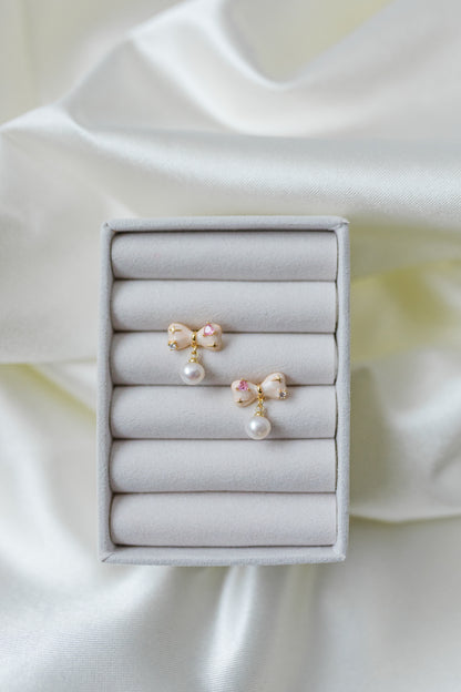 Blush Bow Pearls Earring