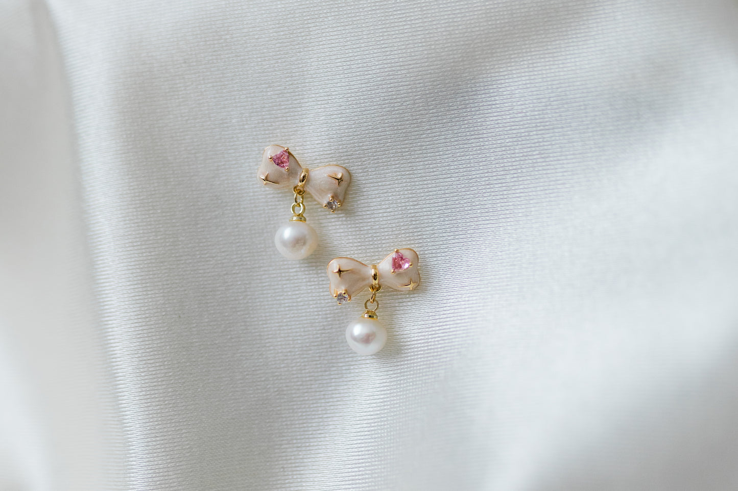 Blush Bow Pearls Earring