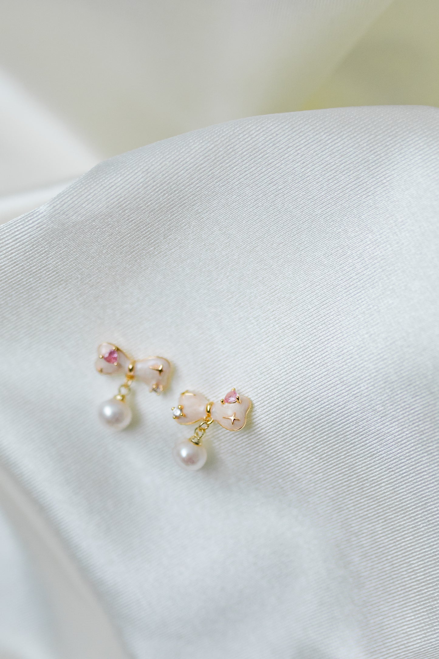 Blush Bow Pearls Earring