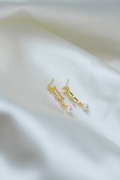 Lunar Elegance Pearl earring