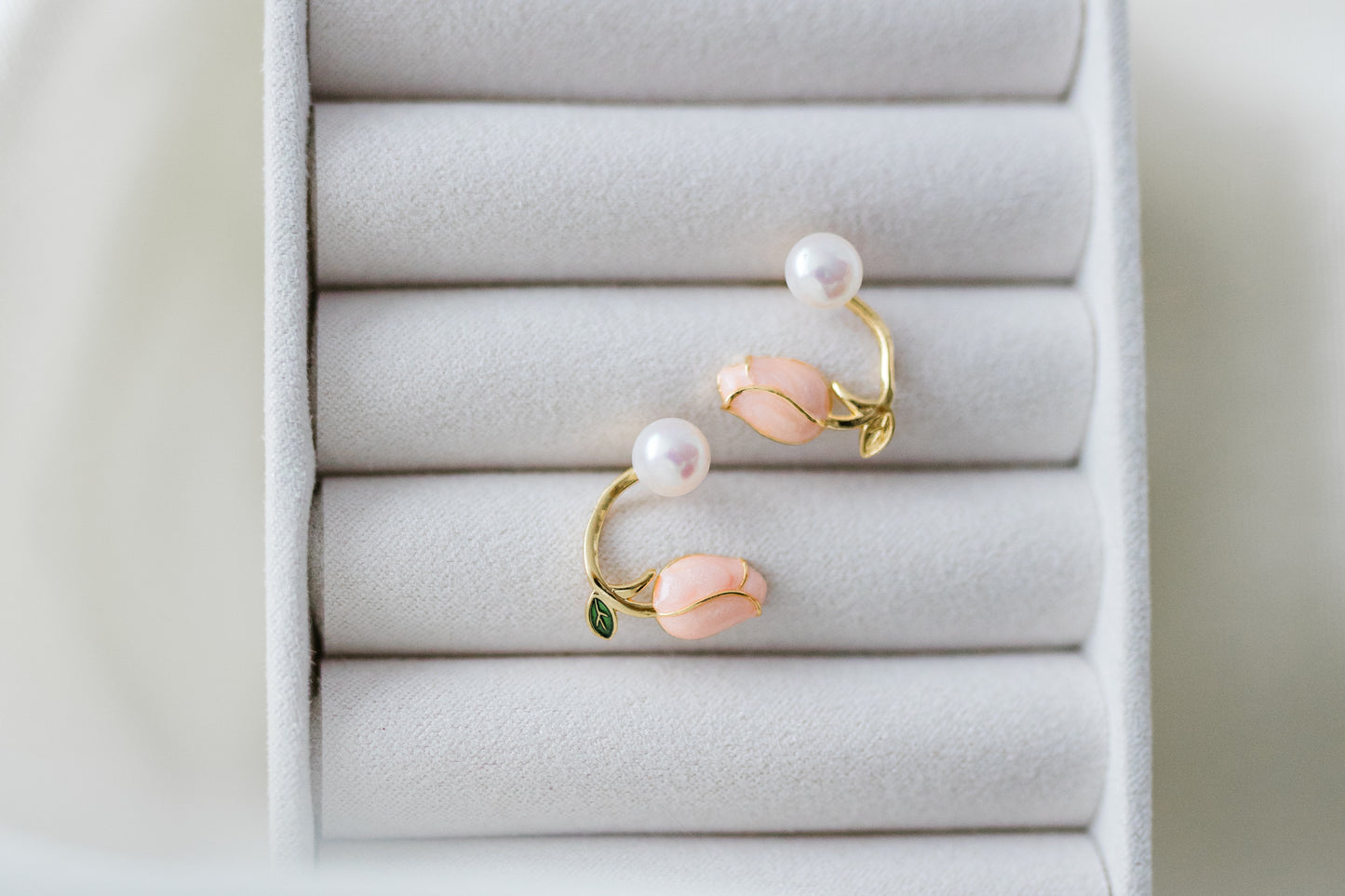 Tulip Whisper Pearl earring