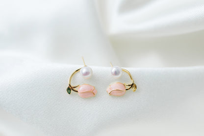 Tulip Whisper Pearl earring