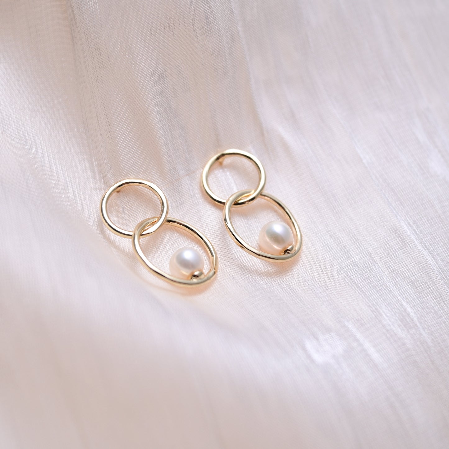 double circle pearl earring