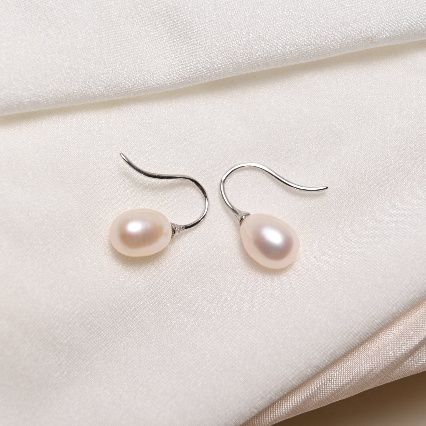 Pearl Arc Hooks - ZG_PearlsS925/Sterling SliverZG_PearlsSliverSterling silver